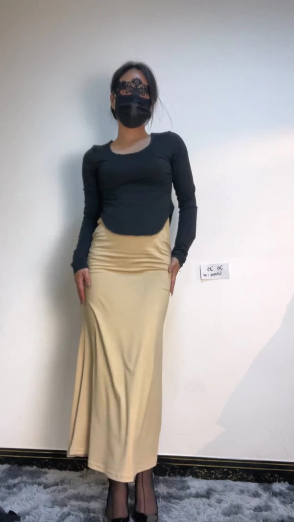 优优-最新定制黑丝包臀长裙碎花旗袍