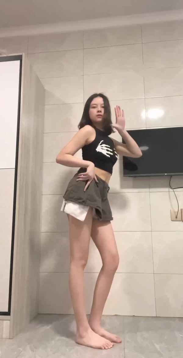 小西西-价值1000的新年大礼包露脸舞