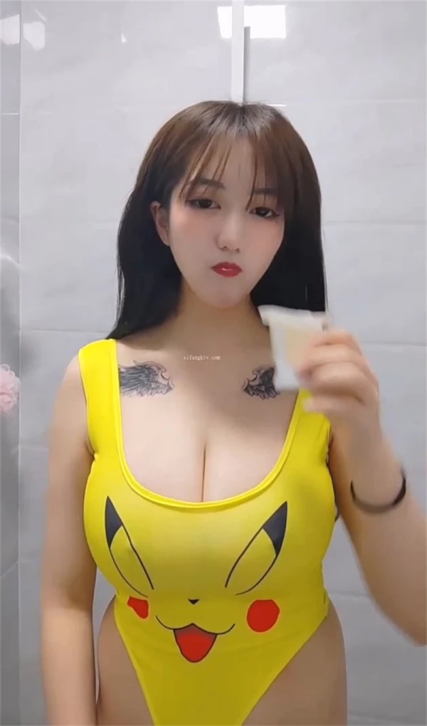 私密电报群土豪重金定制网红脸美人小甜豆-私拍户外太会玩了