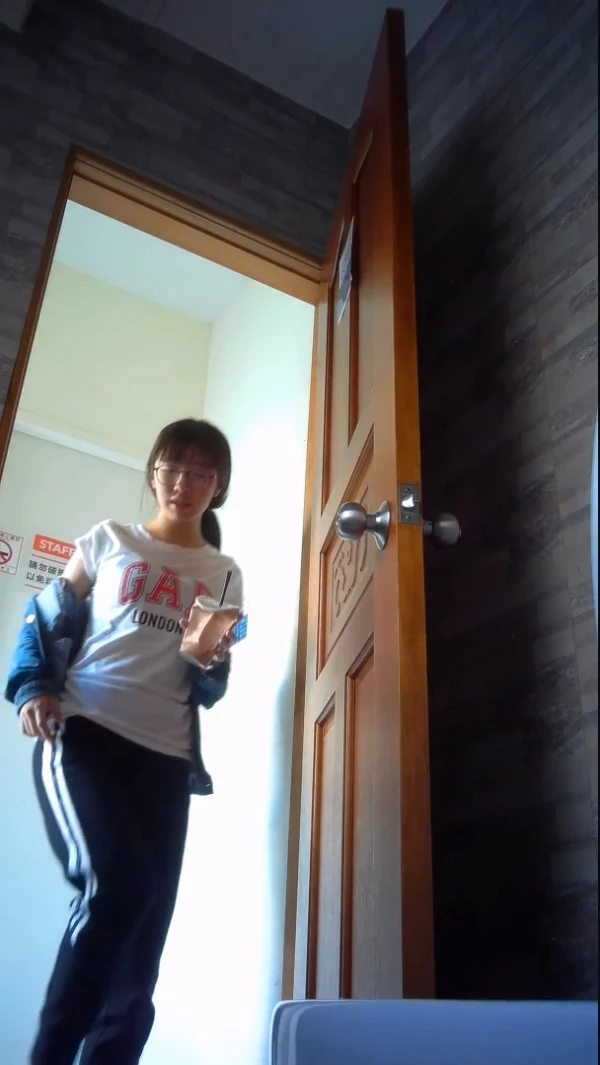 大神潜入商场女厕全景偷拍多位美女嘘嘘