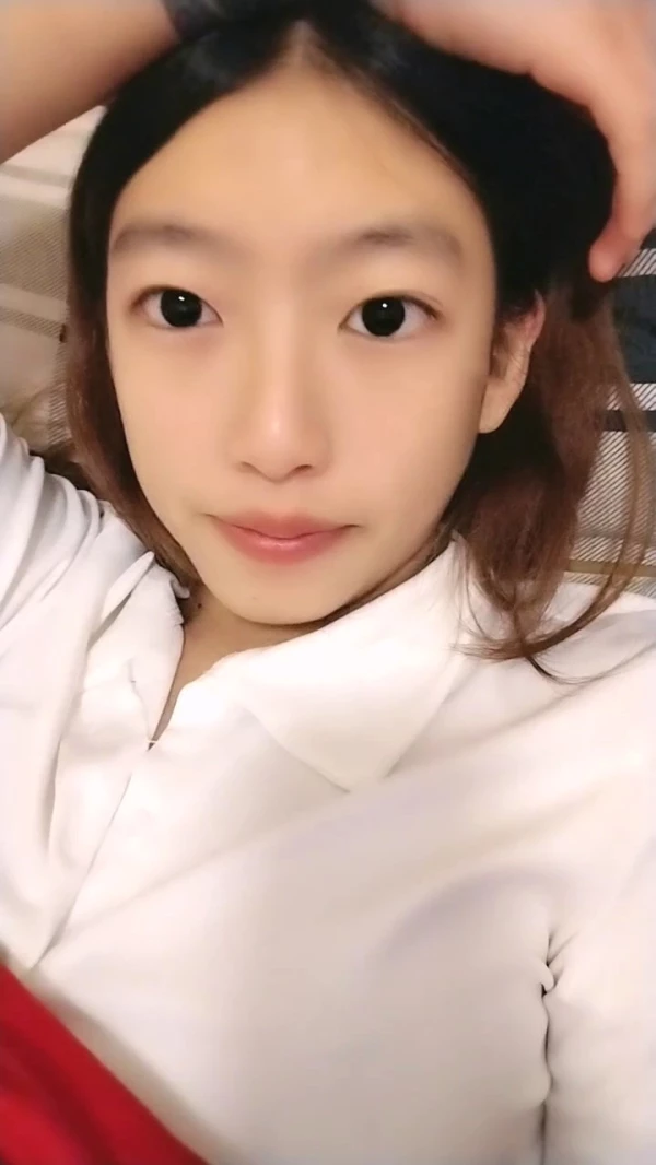 黛黛子-新人成都小学妹