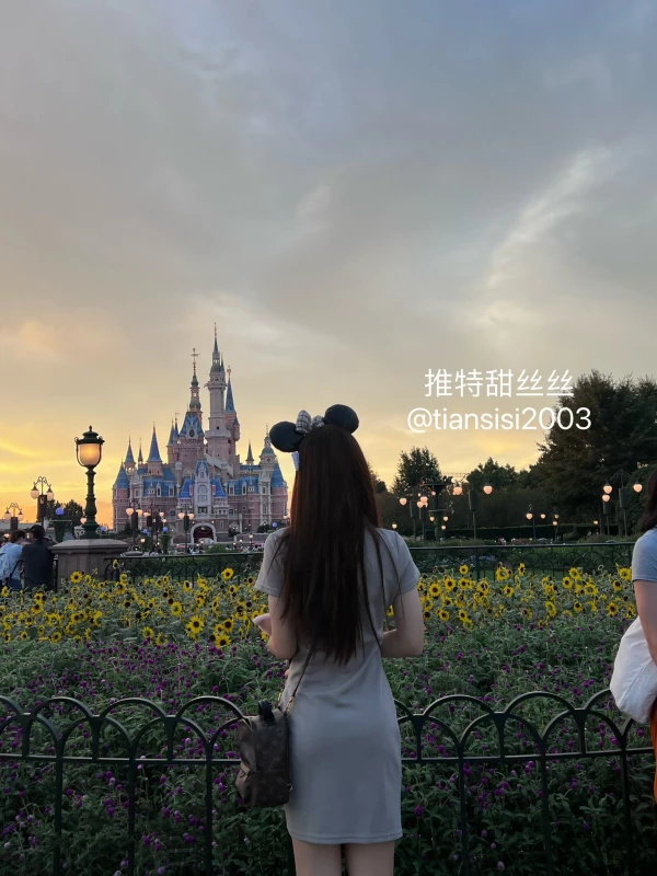 舞蹈生校花大长腿小姐姐甜丝丝-一字马舞蹈生的柔韧性就是好