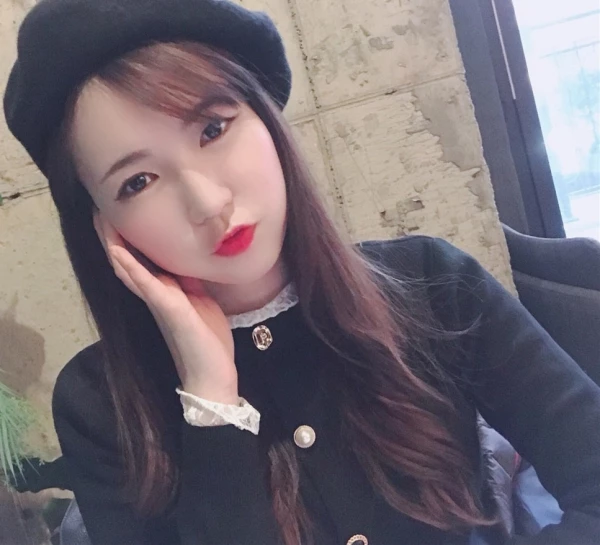 吃瓜搞翻译的女朋友劈腿男客户男朋友报复出轨女女子20岁出头有留学经验苗条漂亮