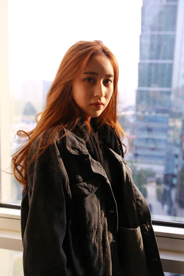 风吟鸟唱极品靓模乔依琳被四眼金主在老板椅上捆绑输出