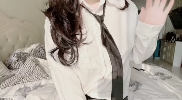 微微安-性感白领