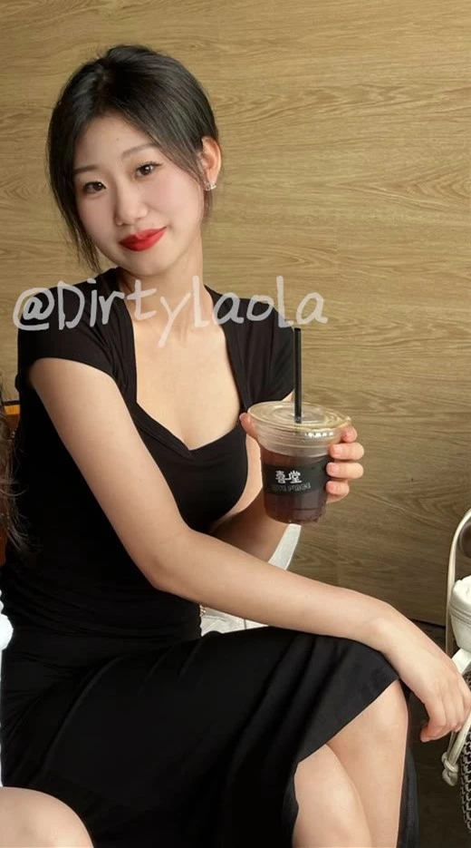 Dirty劳拉-Dirtylaola 超高颜值女神带着闺蜜户外[111P410V1.19G]