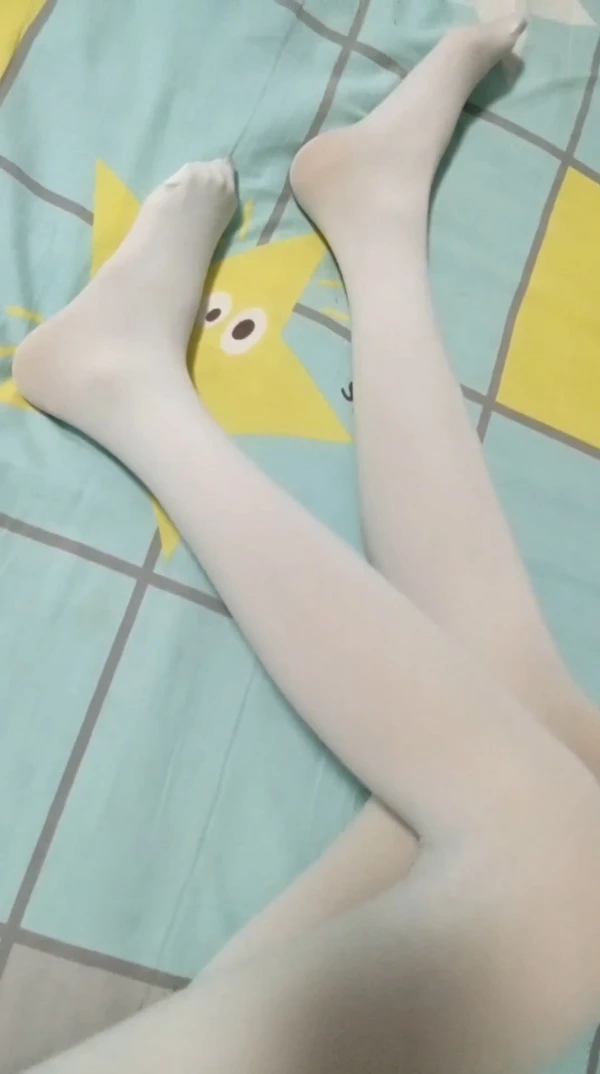 推特晴子-白丝 假鸡 模拟足疗[1V145MB]