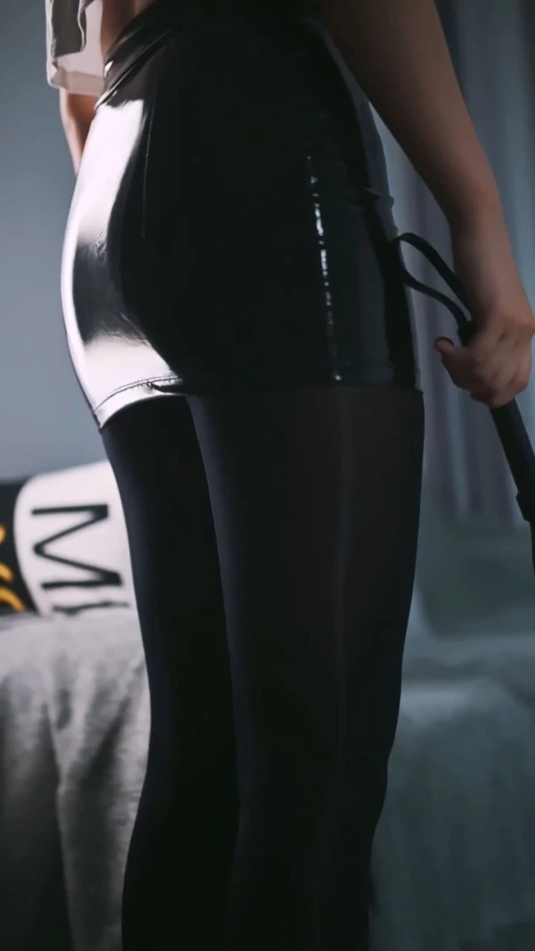 misa酱-黑丝老师的棒调教[1V329M]