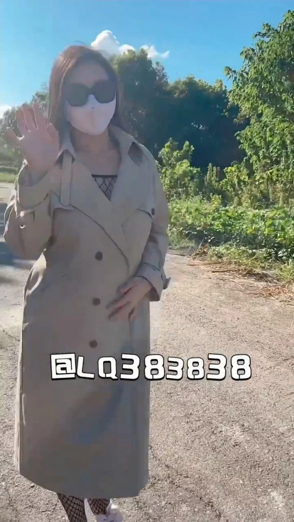 170身高F杯大奶骚女LQ383838-人前勾引快递小哥假装浴巾滑落