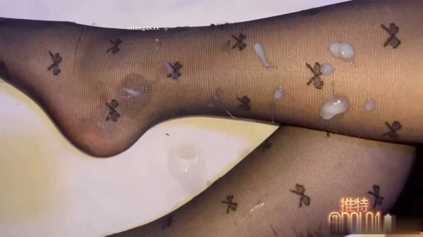 DQL董庆拉-女主20岁大学生蜜桃臀