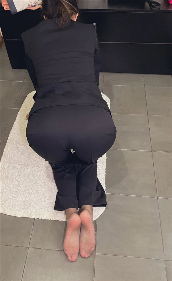 婉儿要上天-高挑身材反差人妻会一字马的人妻就好好珍惜吧