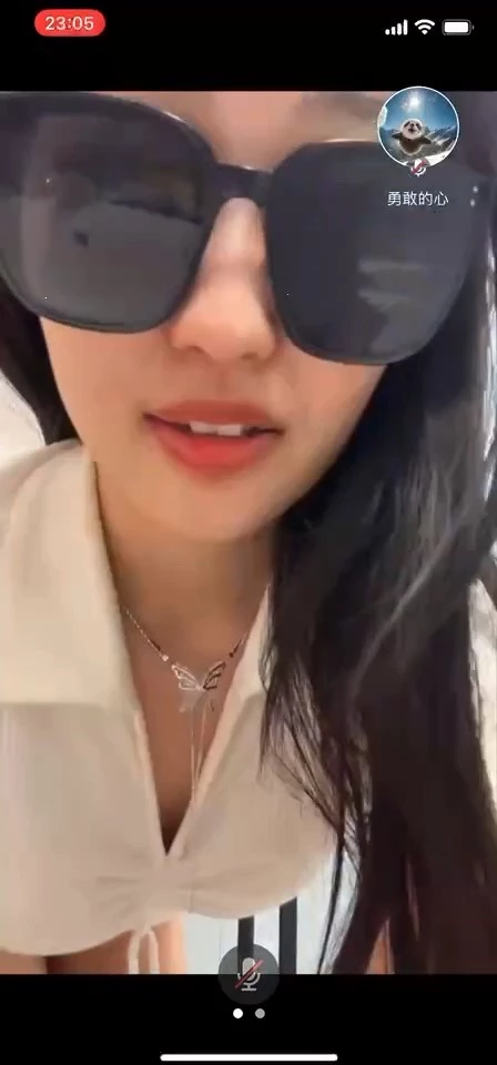 抖音泄密陕西20岁大学生顾念-开腾讯会议给大哥看