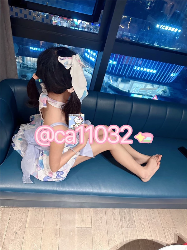 双马尾猫紫宝宝-车上自己玩自己车下爸爸酱玩窝