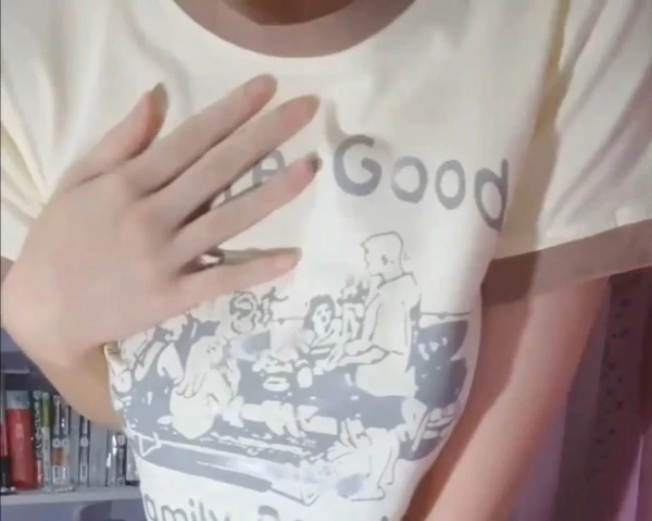 推特极品粉嫩福利姬@楠楠nan060411-原版合集[32V4.96G]