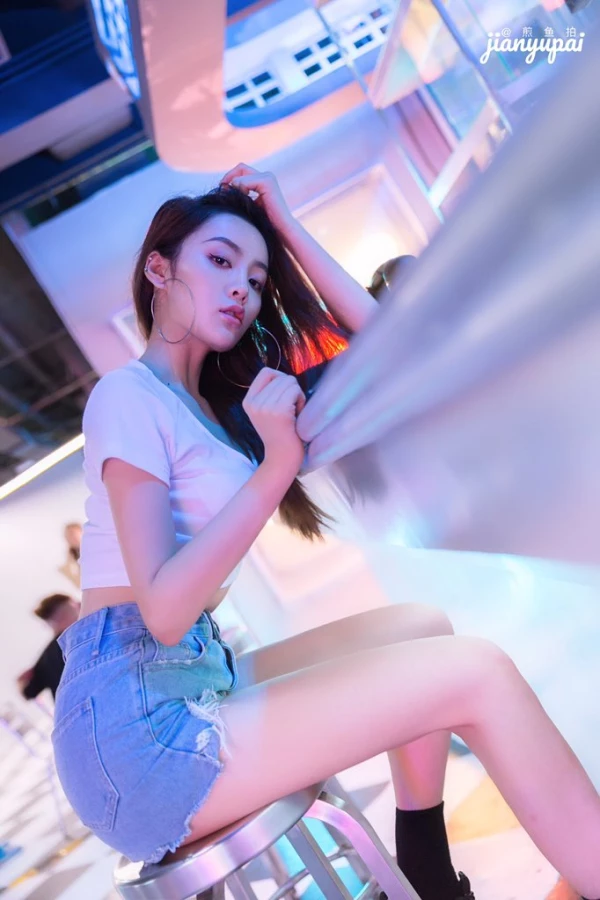 煎鱼拍-推特10月福利作品高质量露脸美模