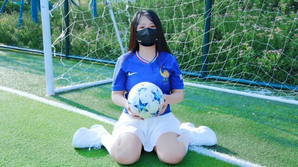 樱空桃桃-足球少女的浪漫邂逅：嫩足学妹[1v0.9G]