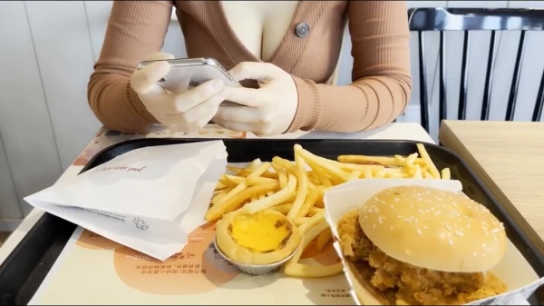 kyara_sss-极品人妻胸型又好看[13v2.5G]