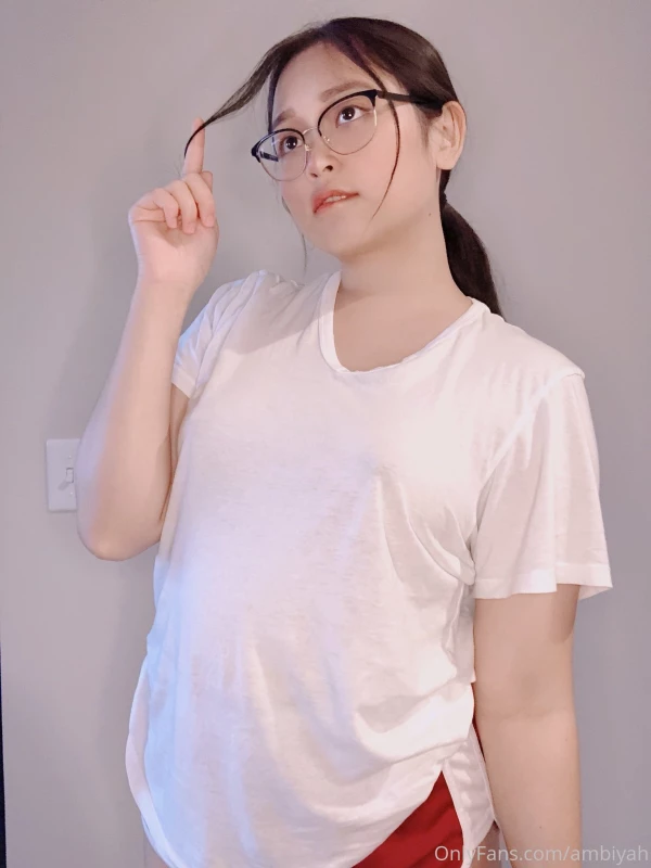 眼镜妹OF小钢炮[ambiyah]-各种紫薇COSER[npnv2.1G]