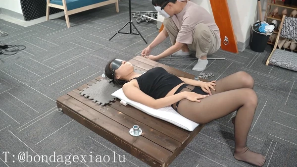 bondagexiaolu-美女涵涵手脚束缚道具